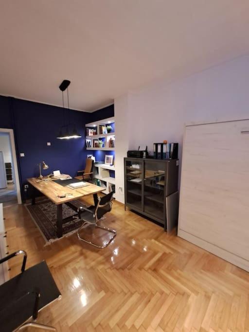 Chic Comfort: Where Cozy Meets Professional Athens Exterior photo