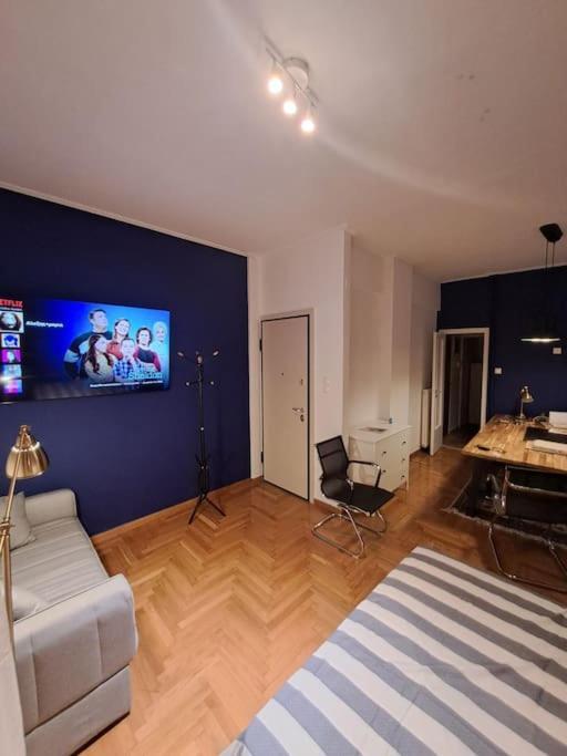Chic Comfort: Where Cozy Meets Professional Athens Exterior photo